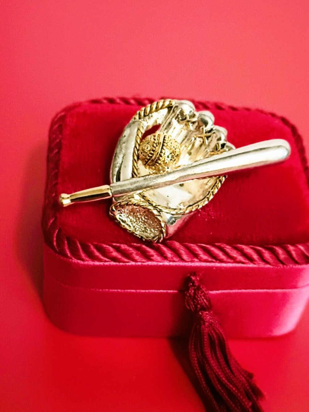 Vintage Best Baseball Glove & Bat Brooch Pendant Two Tone 3D Pin